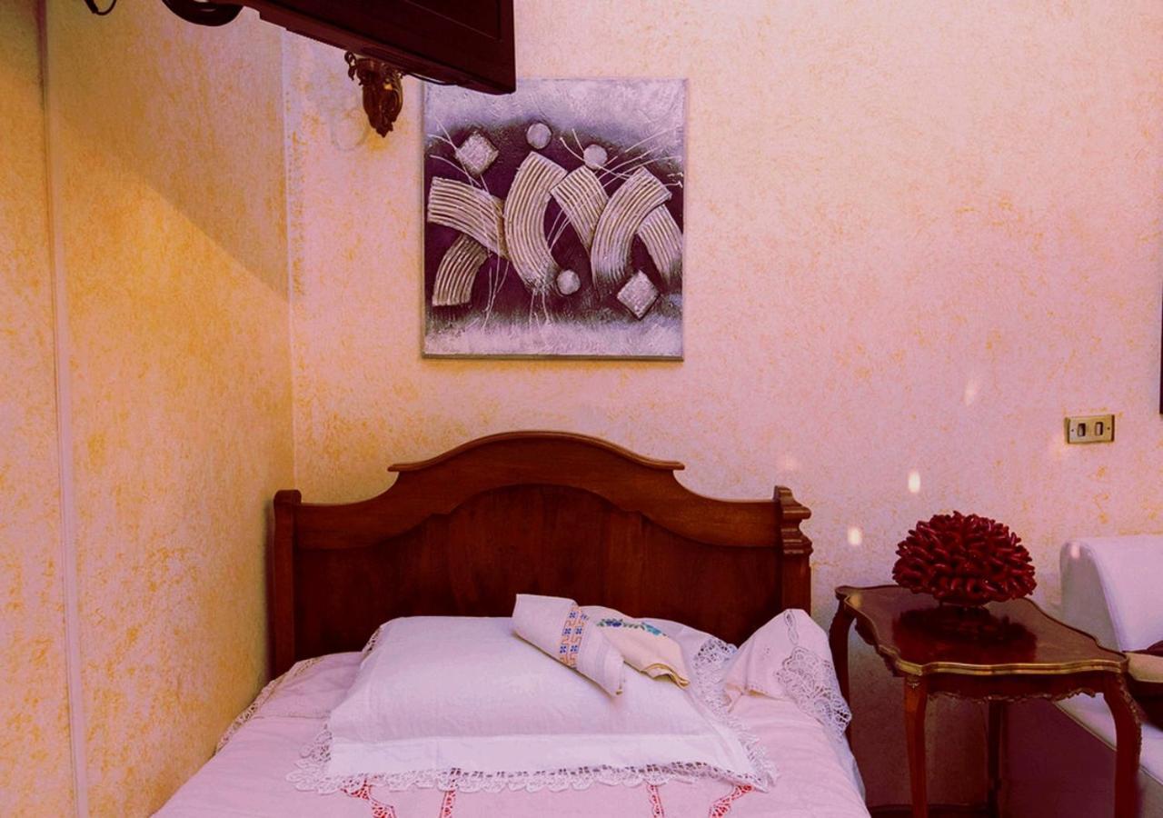 B&B Atmosfere Del Centro Storico Napoli Oda fotoğraf